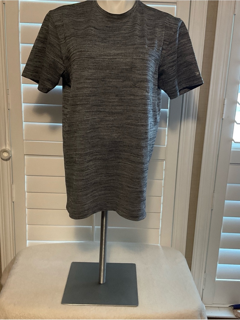 Men's Gray Short-Sleeve Crewneck Tee
